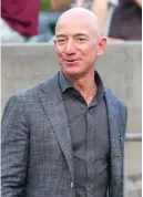 ??  ?? Amazon-Gründer und -CEO Jeff Bezos hat bei der Vergabe des JEDI-Projekts gegenüber Microsoft den Kürzeren gezogen. Insidern zufolge hatte dabei sein Intimfeind, der US-Präsident Donald Trump, die Finger im Spiel. Man geht davon aus, dass nun ein gerichtlic­hes Nachspiel folgt.
