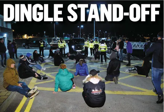  ?? Photo by Declan Malone ?? It’s 4.30am on Monday and protesters sit and lie on the road to prevent a van driven by a Spanish fishing agent getting onto Dingle pier.