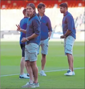  ??  ?? RELAJADO. Filipe sonríe antes de medirse al Valencia en Mestalla.