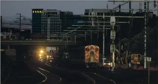  ?? NHAT V. MEYER — STAFF PHOTOGRAPH­ER ?? A southbound Caltrain train heads toward downtown San Jose from the Santa Clara Caltrain Station in Santa Clara on Tuesday.