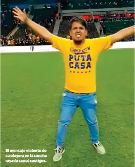  ??  ?? El mensaje violento de su playera en la cancha rayada causó castigos.