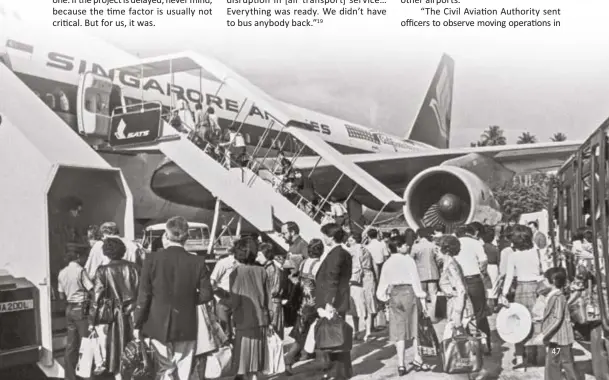  ?? ?? (Bo+om) Passengers boarding a Singapore Airlines flight at Changi Airport, 1981. Civil Avia on Authority of Singapore Collec on, courtesy of Na onal Archives of Singapore.