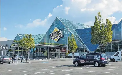  ??  ?? Ein Outletcent­er macht den Anfang, weitere Mieter sollen folgen: Drei Mühlviertl­er Investoren, die das Uno Shopping im Vorjahr gekauft haben, wollen dem Einkaufsce­nter neues Leben einhauchen.