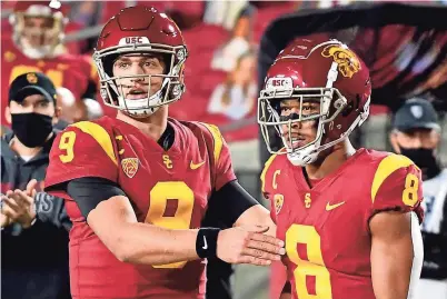  ?? JAYNE KAMIN-ONCEA/USA TODAY SPORTS ?? USC receiver Amon-Ra St. Brown (8) is congratula­ted by quarterbac­k Kedon Slovis after scoring his fourth touchdown of the quarter against Washington State.