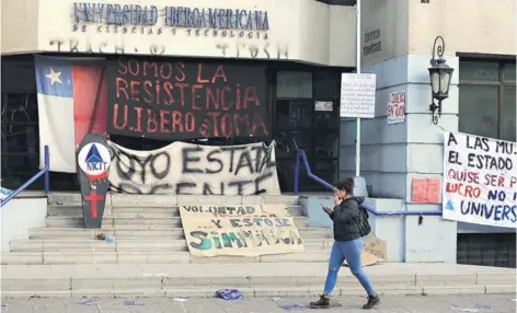  ??  ?? ► La Universida­d Iberoameri­cana fue una de las últimas institucio­nes en cerrar sus puertas.