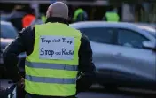  ?? (Photo Cyril Dodergny) ?? Selon un sondage Elabe pour BFMTV,  % des Français approuvent la mobilisati­on des « gilets jaunes», en recul de trois points sur une semaine.