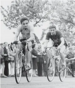  ?? Foto: imago/nd-Archiv ?? Bernhard Eckstein (l.) 1957 bei »Rund um die Hainleite«