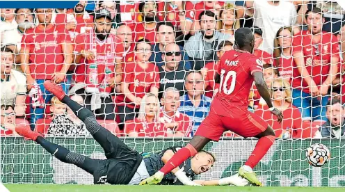  ??  ?? Sadio Mané abrió la cuenta en Anfield y llegó a 100 goles con los Reds; de los cuales 10 fueron frente al rival en turno.