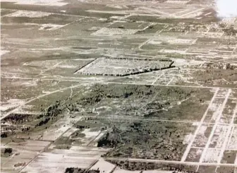  ?? POMPANO BEACH HISTORICAL SOCIETY/COURTESY ?? An aerial shot of Pompano Beach in 1957 shows an abundance of farmland.