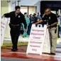  ?? Days AJC 2022 ?? Security guards set out signs in front of the hospital after Wellstar Atlanta Medical Center’s ER closed in Atlanta with less than 60
of notice.