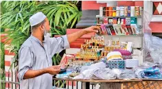  ??  ?? Small businesses coming back to life in Colombo (above and below) Pix by Sameera Weeraseker­a