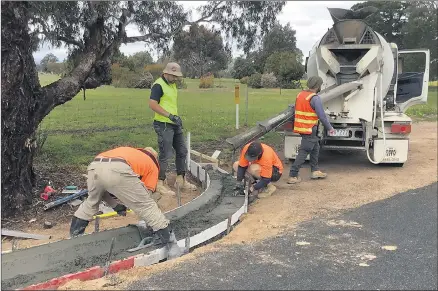  ??  ?? SAFER TOWN: Constructi­on has started on a Pomonal Speed Safe Initiative.