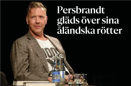  ?? FOTO: LEHTIKUVA/MIKKO STIG ?? Mikael Persbrandt är lyckligt fri från droger och kaos. Livet som nykter alkoholist har varat i snart fyra år.