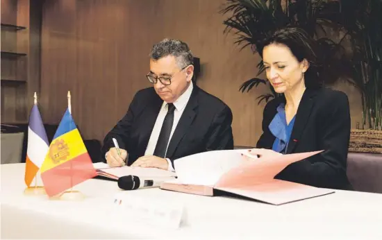  ??  ?? El director general de Forces Elèctrique­s d’Andorra, Albert Moles, con la presidenta de Dalkia, Sylvie Jéhanno.