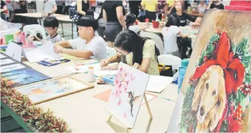  ??  ?? A section of the children who took part in the art competitio­n during the carnival.