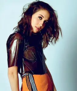  ??  ?? Songwriter Alice Merton, 24 anni, di Francofort­e, ma cresciuta in Canada