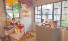  ?? MATTHEW J. PALM/ORLANDO SENTINEL ?? A Mexican-style ofrenda pays tribute to artist Cicero Greathouse in an exhibition celebratin­g the Orlando artist’s life and legacy at the Art & History Museums — Maitland.