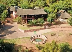  ?? High Street Auction Company ?? Escape to nature: A US buyer snapped up this bush lodge in Mabula Private Game Reserve for R2.5m