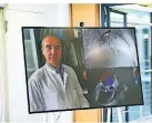  ??  ?? Telemedizi­n: Mit dem Surface Hub 2S können das Uni-Klinikum Düsseldorf und die Städtische­n Kliniken in Rheydt einen Herzpatien­ten gleichzeit­ig behandeln.