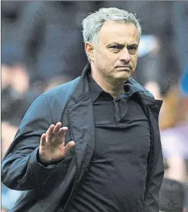  ?? FOTO: AP ?? Mourinho, enfadado El técnico del United no está a gusto con la pretempora­da