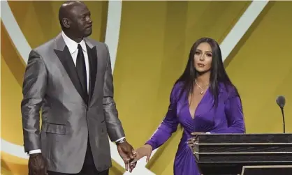  ??  ?? Michael Jordan accompanie­d Vanessa Bryant on to stage for Saturday’s ceremony. Photograph: Kathy Willens/AP