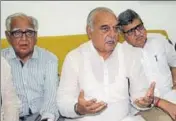  ?? MANOJ DHAKA/HT ?? ■ Former chief minister Bhupinder Singh Hooda addressing a press conference in Rohtak on Tuesday.