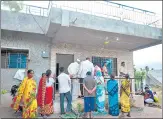  ?? UDAY DEOLEKAR/HT PHOTO ?? Villagers crowd in front of the house of the deceased in Sangli.
