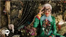  ??  ?? Iris Apfel knows how to look stylish