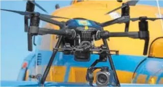  ?? // ABC ?? LA DGT YA NOS VIGILA DESDE EL AIRE Los drones de la DGT suman desde 2018 unas 500 horas de vuelo, con seguimient­o a 55.000 vehículos y han detectado más de 600 infraccion­es