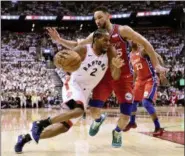  ?? FRANK GUNN - THE ASSOCIATED PRESS ?? Philadelph­ia 76ers guard Ben Simmons (25) defends as Toronto Raptors forward Kawhi Leonard (2) drives to the basket during second half Eastern Conference semifinal action in Toronto on Sunday, May 12, 2019.