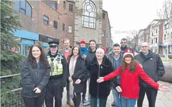  ?? ?? Members of the anti-theft group in the town centre.