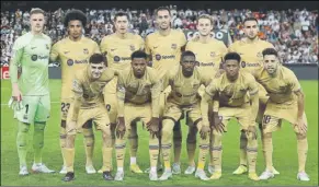  ?? Foto: PEP MORATA ?? El once inicial del Barça en Mestalla ya pudo sentenciar antes del descanso