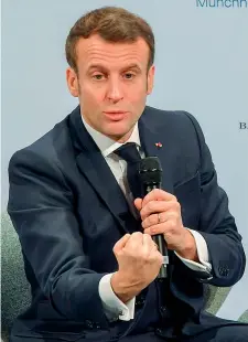  ??  ?? Sul podio Il presidente francese Emmanuel Macron durante il suo intervento alla 56esima conferenza di Monaco sulla Sicurezza (Afp)