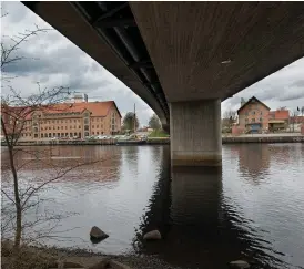  ?? Bild: OLA FOLKESSON/ARKIV ?? BRÅTTOM. Söderbron måste repareras. Arbetet beräknas ta mellan sex och åtta veckor. Under tiden kommer trafiken stängas av.