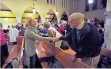  ??  ?? Melissa Santa-Cruz greets Bob Slater at Christ Church Episcopal.