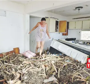  ??  ?? Damaris Cantero Mangual, madre de cinco, se hospeda por el momento en casa de familiares.