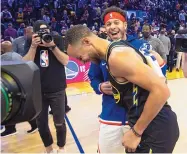  ?? D. ROSS CAMERON/ASSOCIATED PRESS ?? Steph Curry, foreground, of Golden State and brother Seth Curry of Philadelph­ia share a laugh after the Warriors beat the Sixers Wednesday in San Francisco.