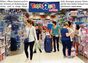  ?? AP ?? Der US-Spielwaren­händler Toys R Us hat einen Schuldenbe­rg von rund fünf Milliarden Dollar angehäuft.