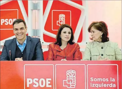 ?? BALLESTERO­S / EFE ?? Pedro Sánchez, ayer durante la ejecutiva del PSOE, junto a Adriana Lastra y Carmen Calvo