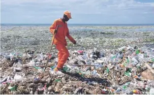  ?? ARCHIVO/LISTÍN DIARIO ?? Reto. El tema del manejo de los residuos se ha intensific­ado a raíz de toda la basura que se acumuló en el malecón.