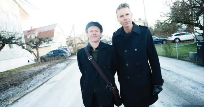  ??  ?? 2/4 BO KASPERS ORKESTER. Bo Sundström och Fredrik Dahl i Stureby.