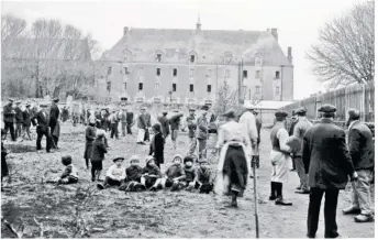  ?? (© Archives départemen­tales de Loire-atlantique) ?? Le Petit séminaire servit de camp d’internemen­t