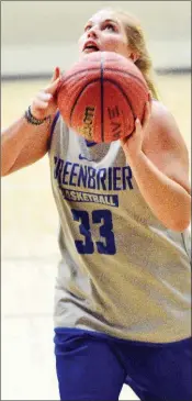  ?? WILLIAM HARVEY/RIVER VALLEY & OZARK EDITION ?? Greenbrier senior Emmalee Shaw eyes the basket.