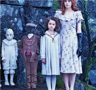  ??  ?? and friends in Miss Peregrine’s Home. Inset: Eva Green and Asa Butterfiel­d