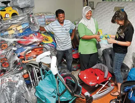  ??  ?? Baby items like strollers, toys and playpens are some of the sought after items at pre-loved shops.