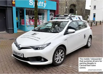  ?? JONATHAN MYERS ?? The mobile ‘robowarden’ that punishes drivers for parking illegally in Carmarthen town centre.