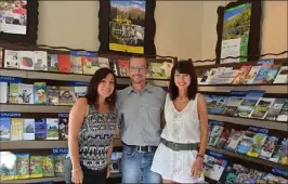  ?? (Photo S.I.) ?? Les visiteurs seront accueillis par la charmante équipe de l’office de tourisme de Beausoleil. De gauche à droite : Déborah, Alain et Nelly.