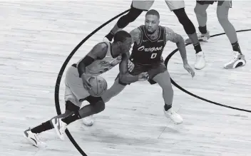  ?? DAVID SANTIAGO dsantiago@miamiheral­d.com ?? The Heat’s Kendrick Nunn (25) drives to the basket against the Trail Blazers’ Damian Lillard in the fourth quarter at AmericanAi­rlines Arena on March 25. Nunn figures to get more playing time with Victor Oladipo out with an injury.