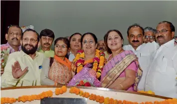  ?? — PTI ?? Former mayors greet BJP councillor Neema Bhagat after she was elected as the mayor of East Delhi Municipal Corporatio­n in New Delhi on Monday. Soon after her election, she pitched for the unificatio­n of three civic bodies of the national capital and...