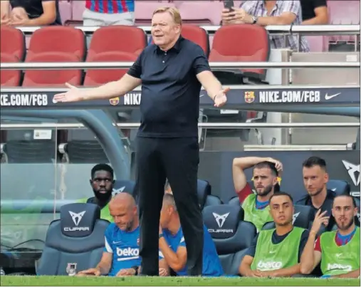  ??  ?? Koeman pide explicacio­nes durante el partido disputado el domingo en el Camp Nou contra el Getafe.